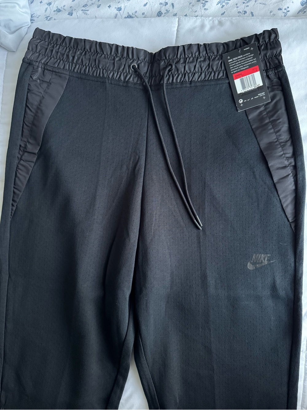 Nike Women's Sportswear Tech Pack Fleece Crop Pants Black